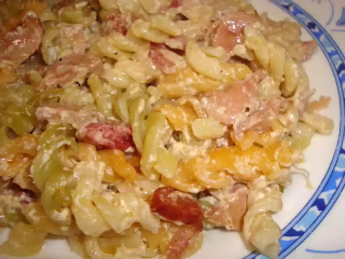 Gratinado de massa fusilli tricolor com carnes e molho cremoso - foto 2