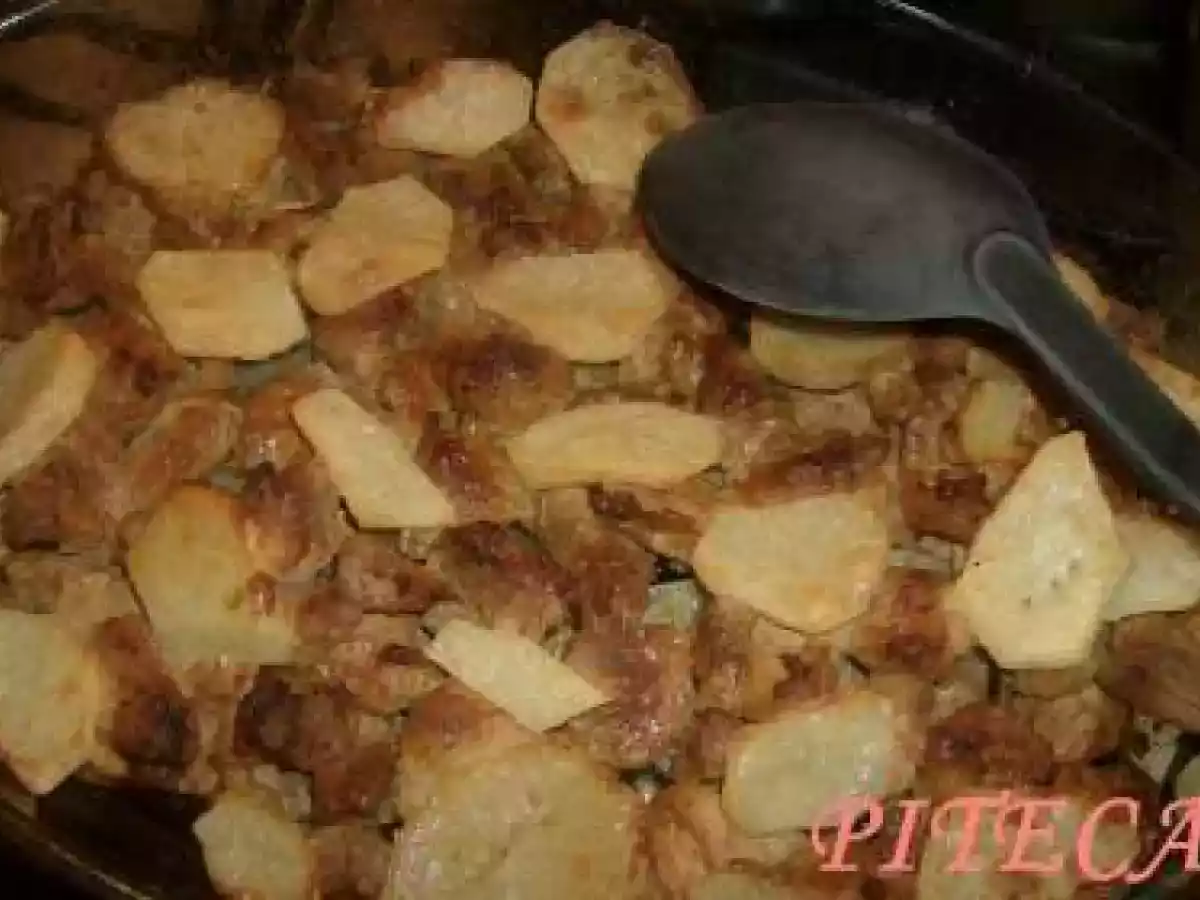 Gratinado de rojões em batatas