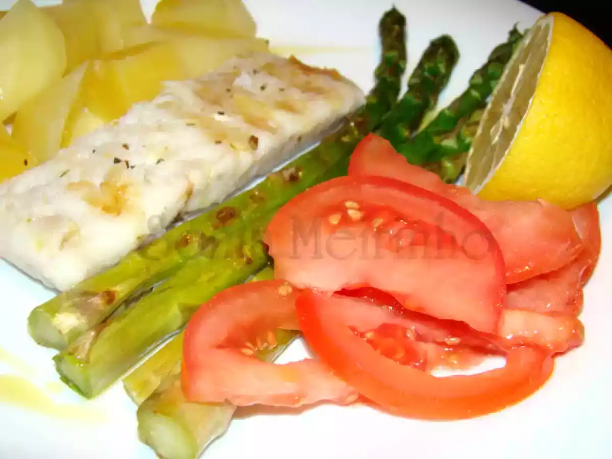 Grelhados de Pescada e Espargos acompanhado de Batata cozida e Salada de Tomate - foto 5