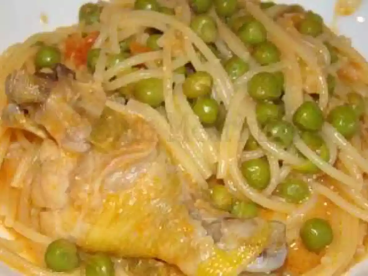 Guisado de Esparguete com Frango e Ervilhas - foto 2