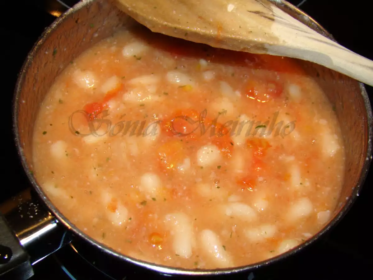 Guisado de Frango e Amêijoas acompanhado de Feijão Branco em Tomatada - foto 4