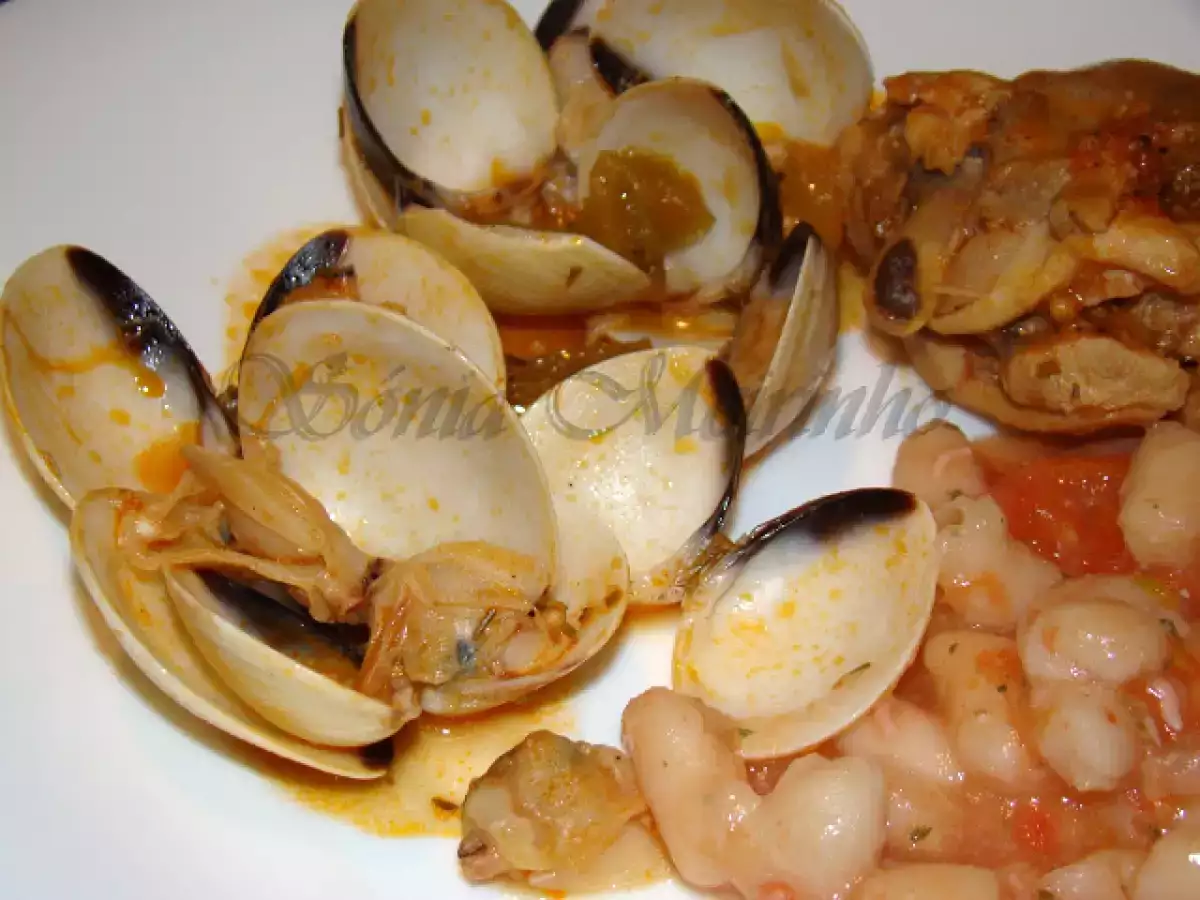Guisado de Frango e Amêijoas acompanhado de Feijão Branco em Tomatada - foto 6