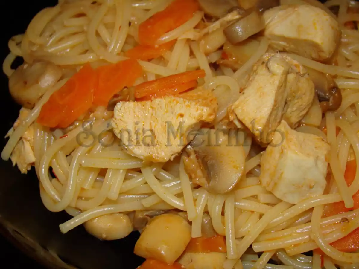 Guisado de Massa com Cubos de Frango, Cenouras e Cogumelos - foto 4