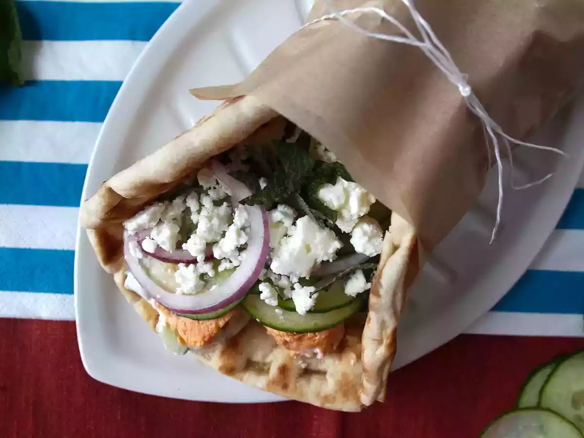 Gyros de salmão com molho tzatziki: Uma Fusão De Sabores Irresistível! - foto 4