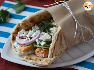 Receita Gyros de salmão com molho tzatziki: uma fusão de sabores irresistível!