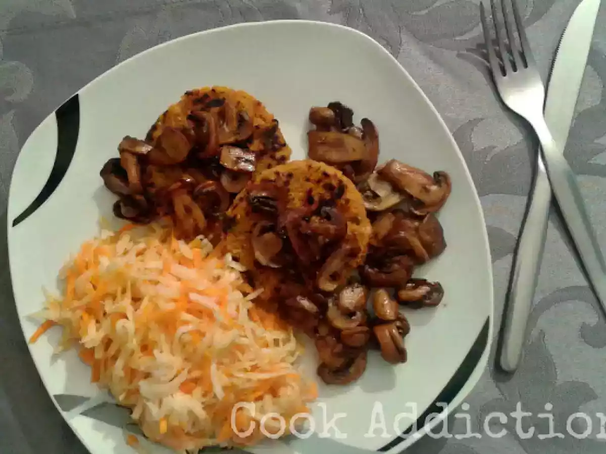 Hambúrger de soja e aveia com cogumelos salteados