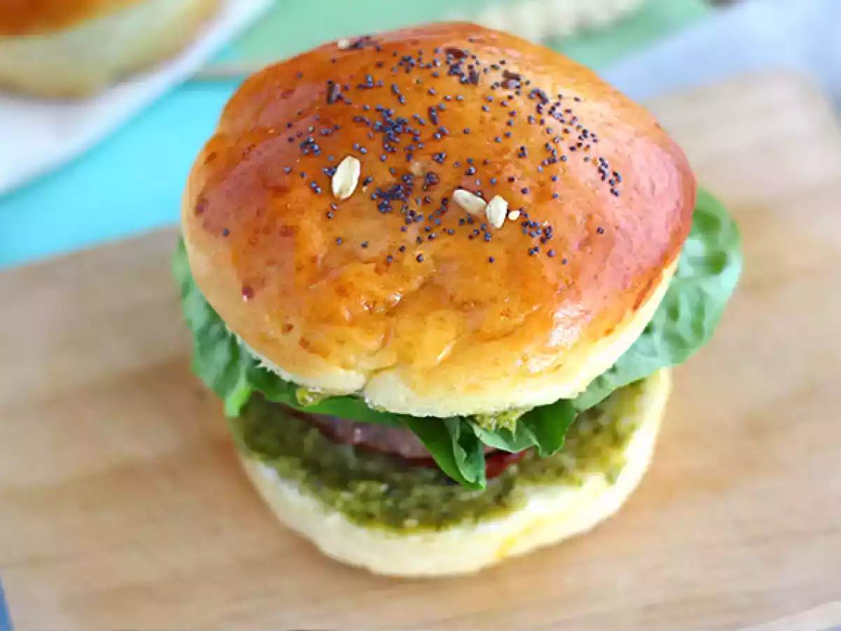 Hambúrguer à italiana (molho pesto, tomate seco, muçarela) - foto 5