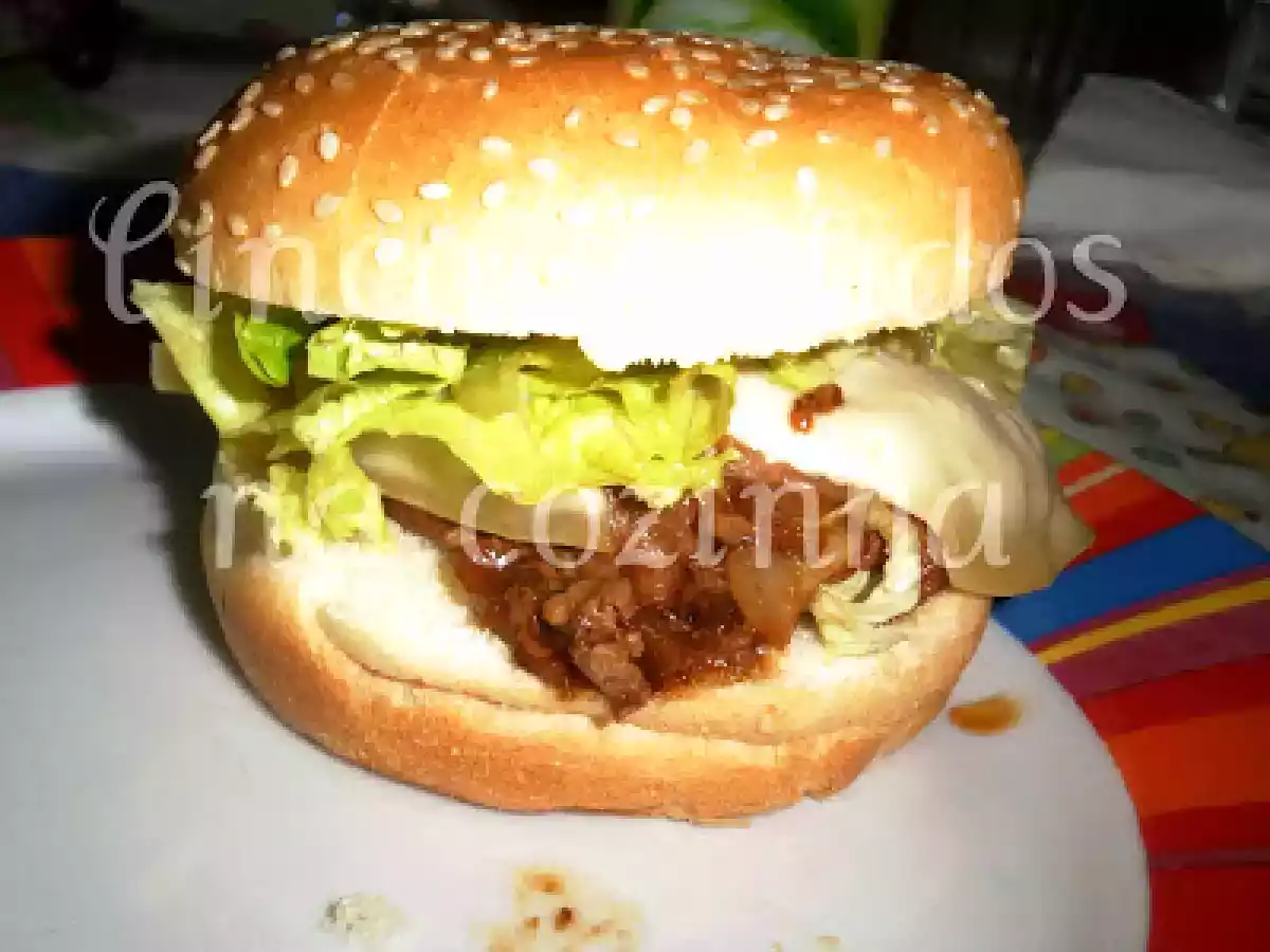 Hamburguer de queijo e cebola