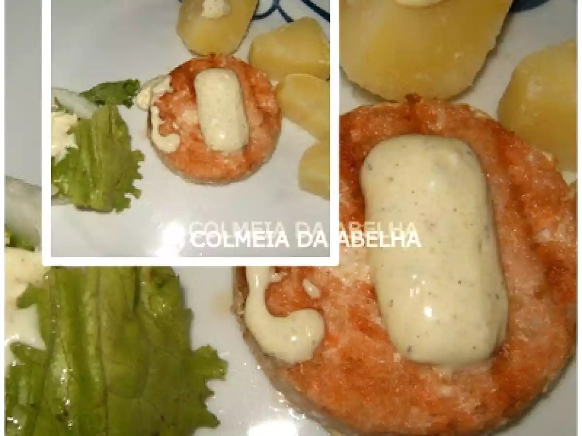 HAMBURGUER DE SALMÃO COM MOLHO DE IOGURTE