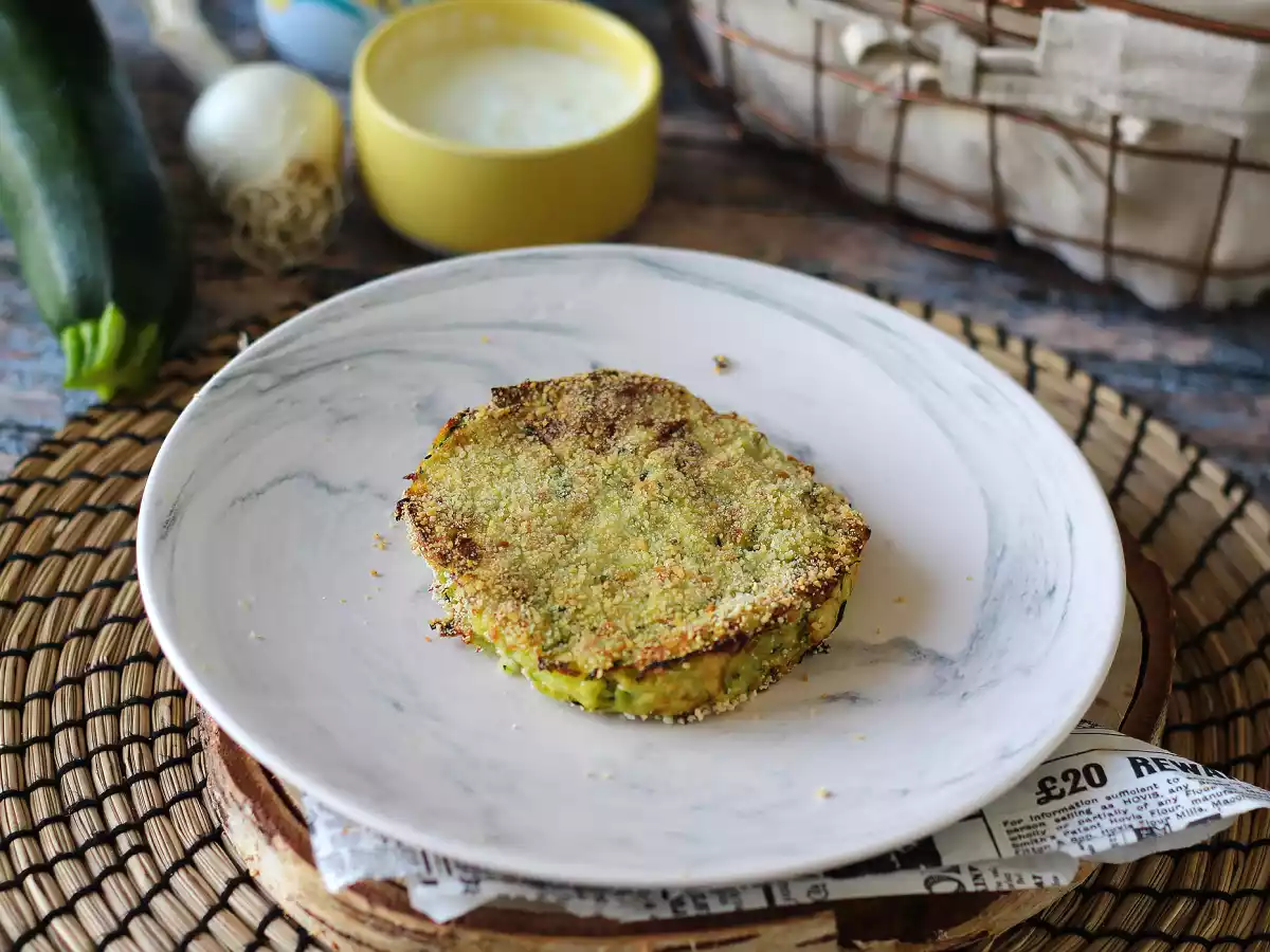 Hambúrguer vegetariano de abobrinha e batata feito na Air Fryer - foto 5