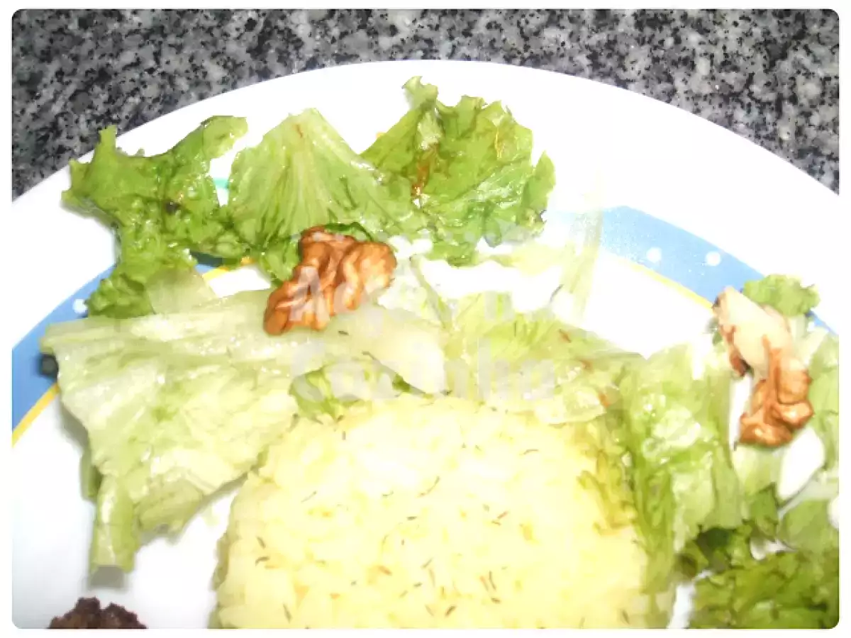 Hamburgueres caseiros com arroz e salada - foto 3