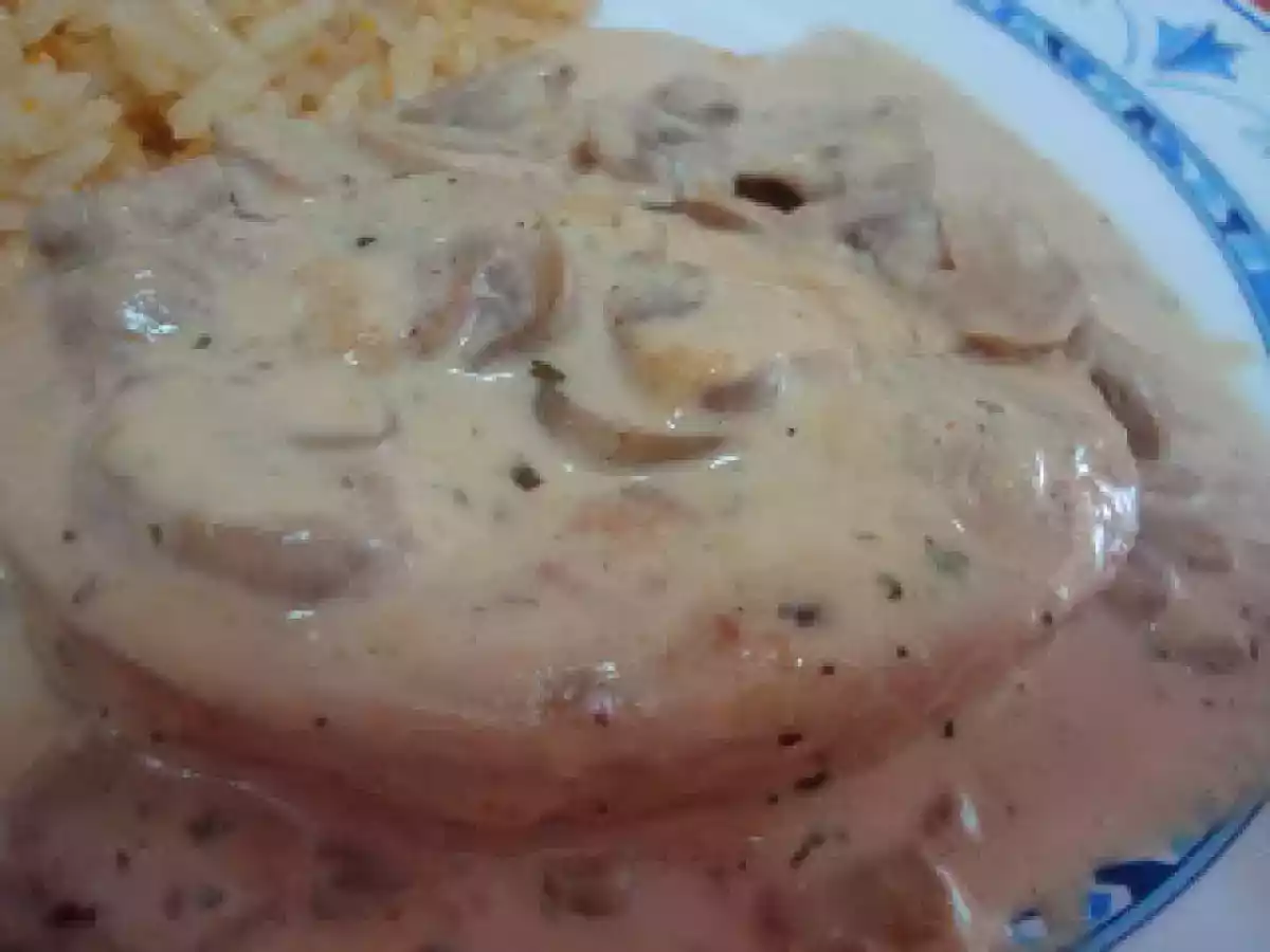 Hamburgueres em molho de cogumelos