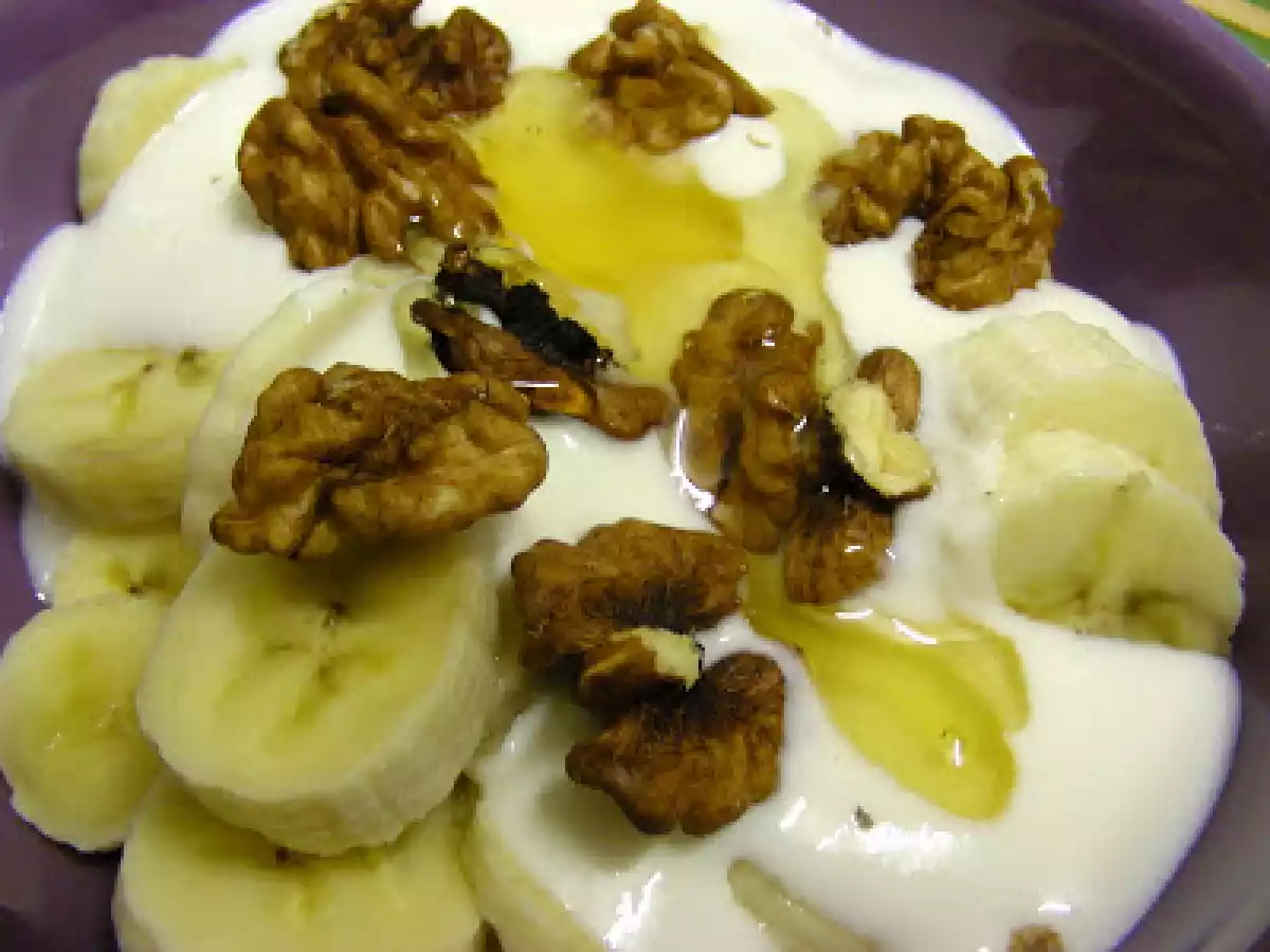 Iogurte com banana, mel e nozes - foto 2