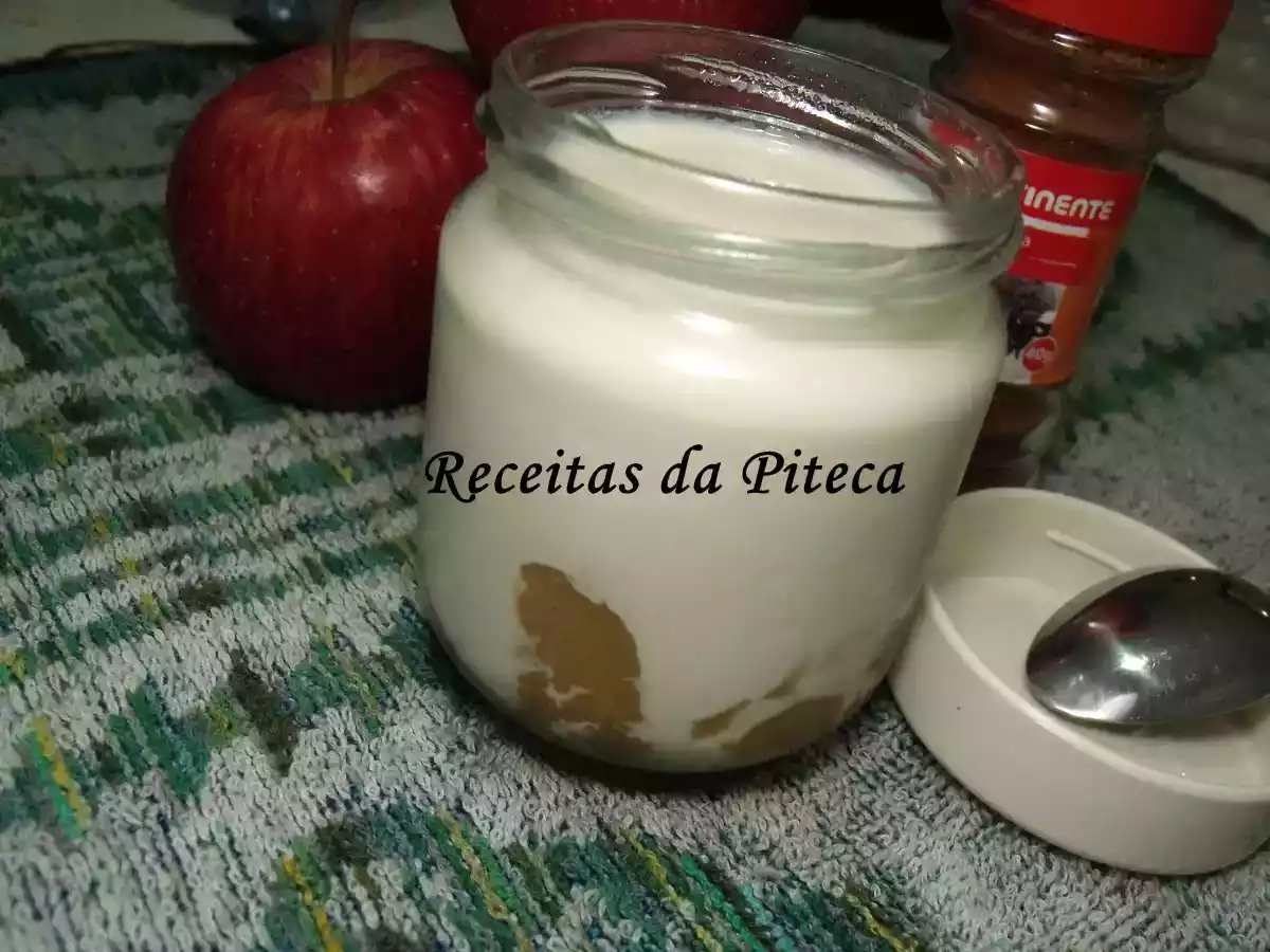 Iogurtes de maçã e canela