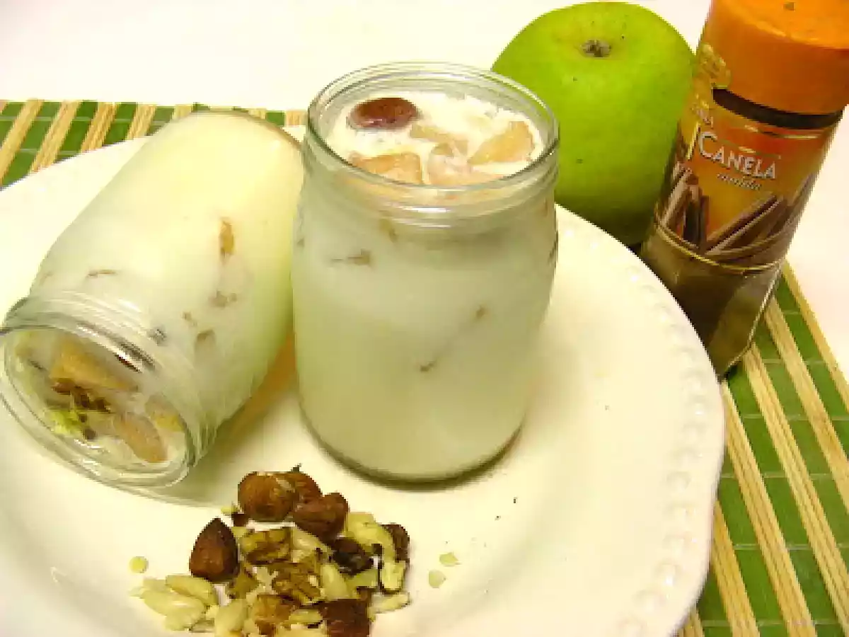 Iogurtes de maçã e canela (e frutos secos)