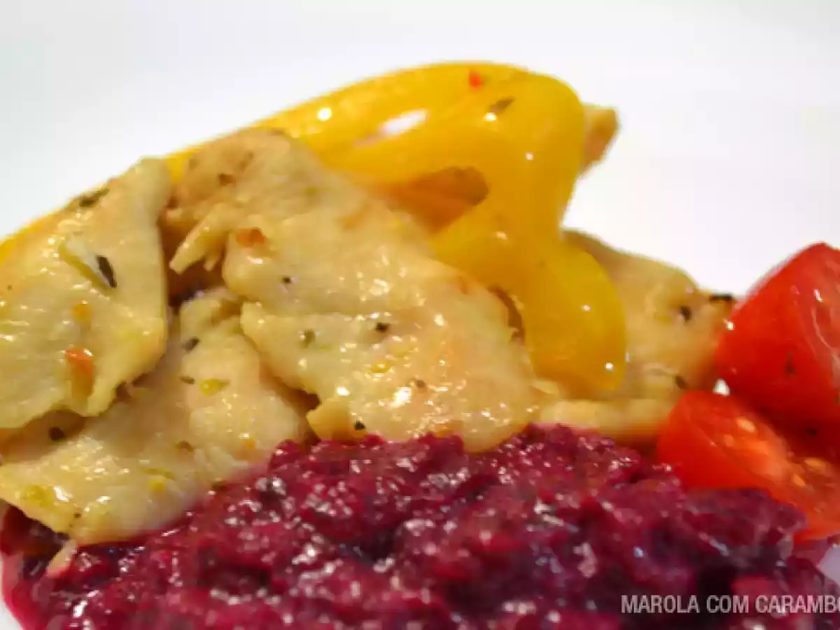 Isca de frango com purê de beterraba