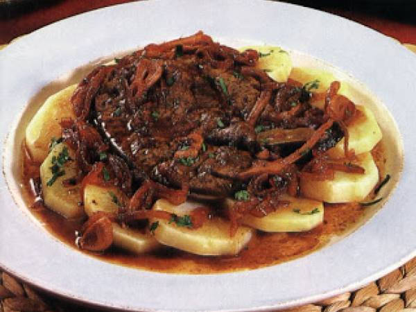 Bife de fígado de vitela à alentejana 