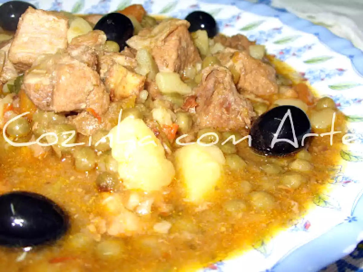 Jardineira de carne de vaca com ervilhas e cenoura