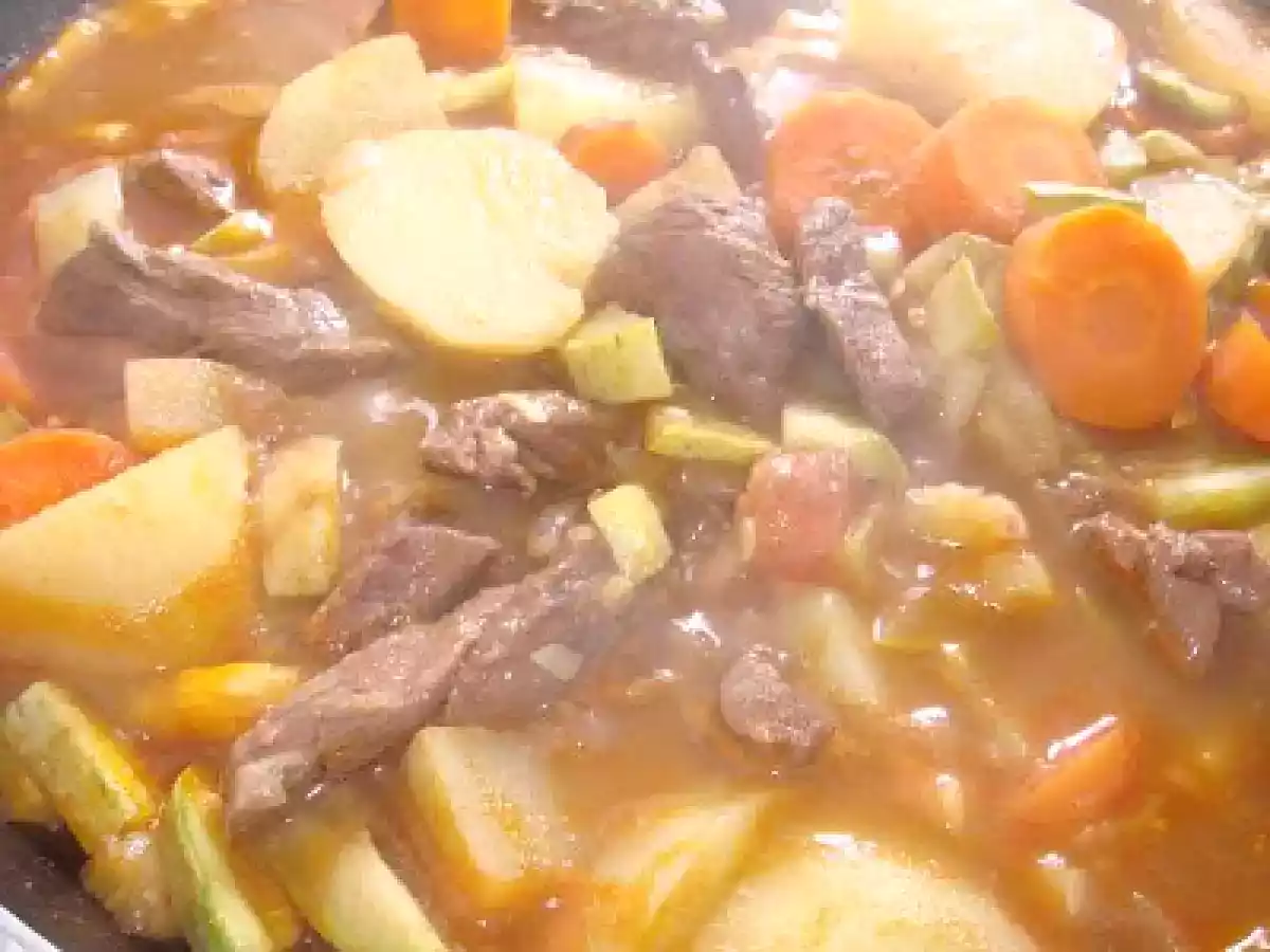 Jardineira de legumes e carne