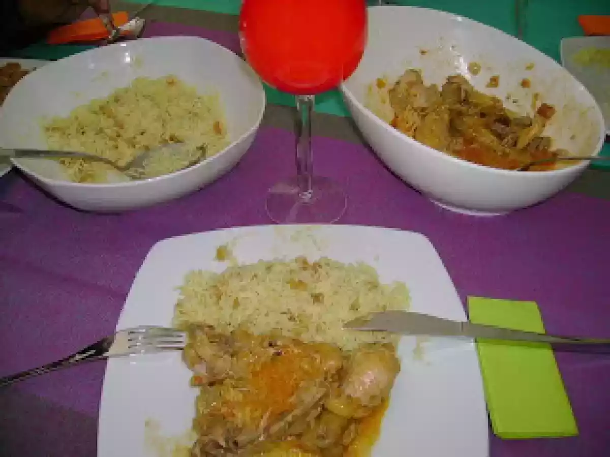 Kashmiri de frango (prato indiano) com o respectivo arroz...