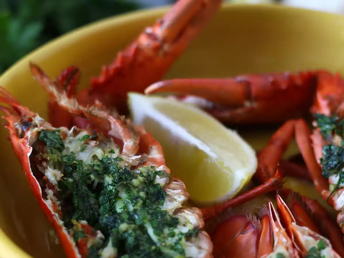 Lagosta assada com salsa e limão: simplicidade e sofisticação à mesa - foto 3