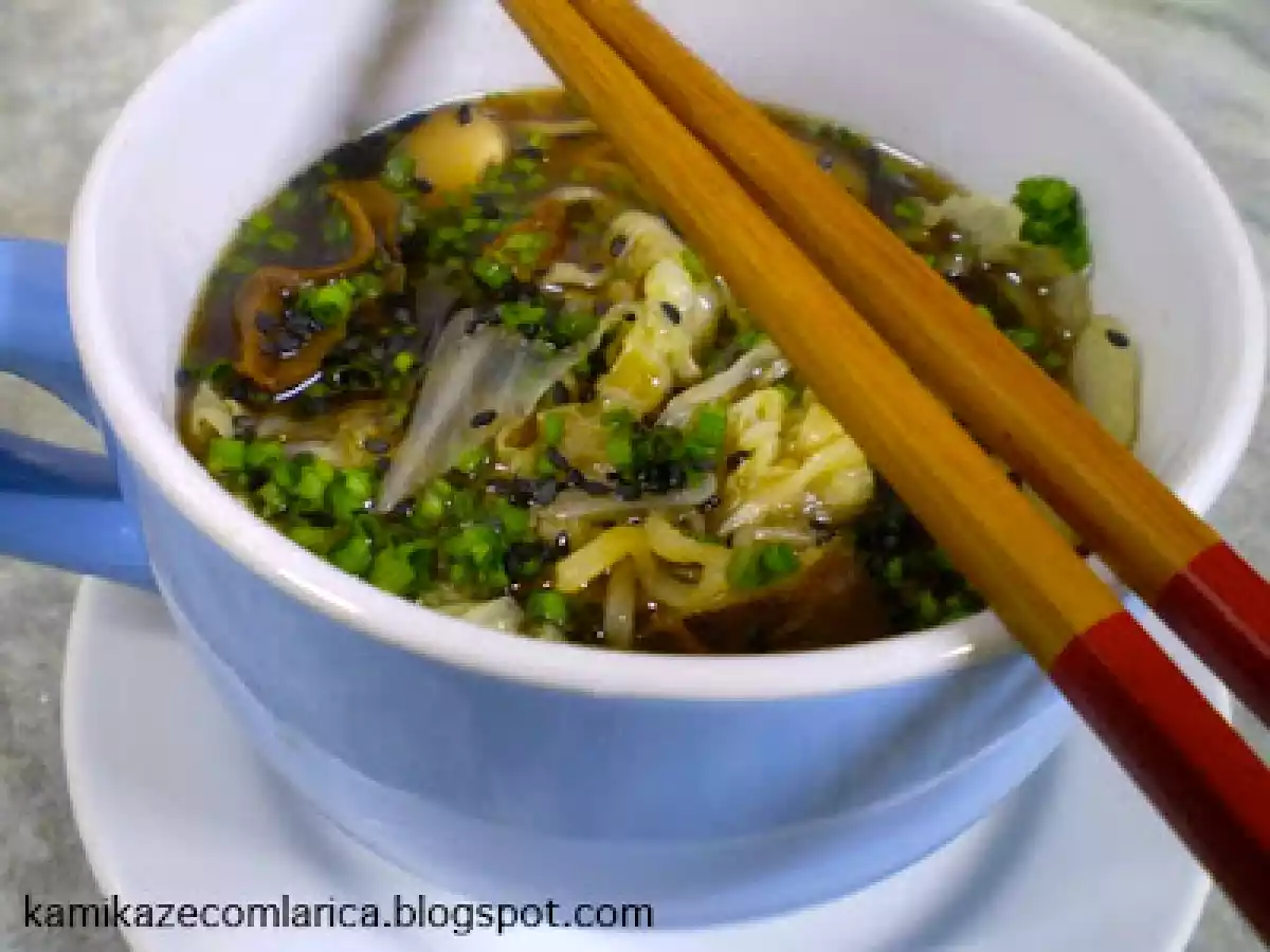 Lamen com acelga e shiitake