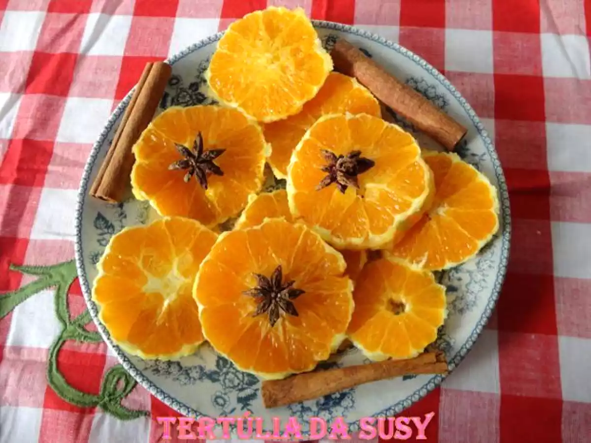 Laranja com estrela de anis e pau de canela