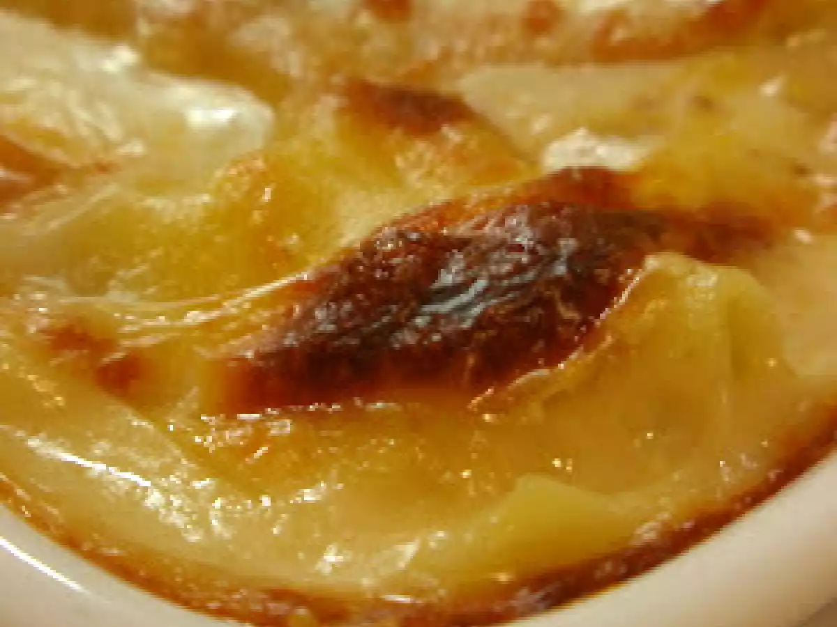 Lasanha de Carne e cenoura, com salsichas, tomate e queijo ralado