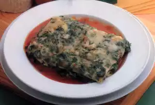 Lasanha de gambas e espinafres