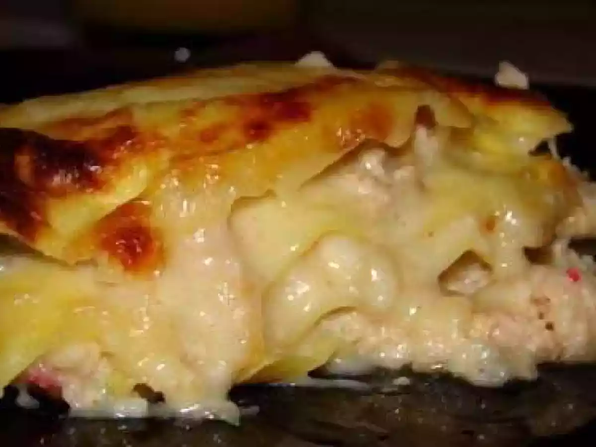 Lasanha de salmão com delícias do mar e cogumelos