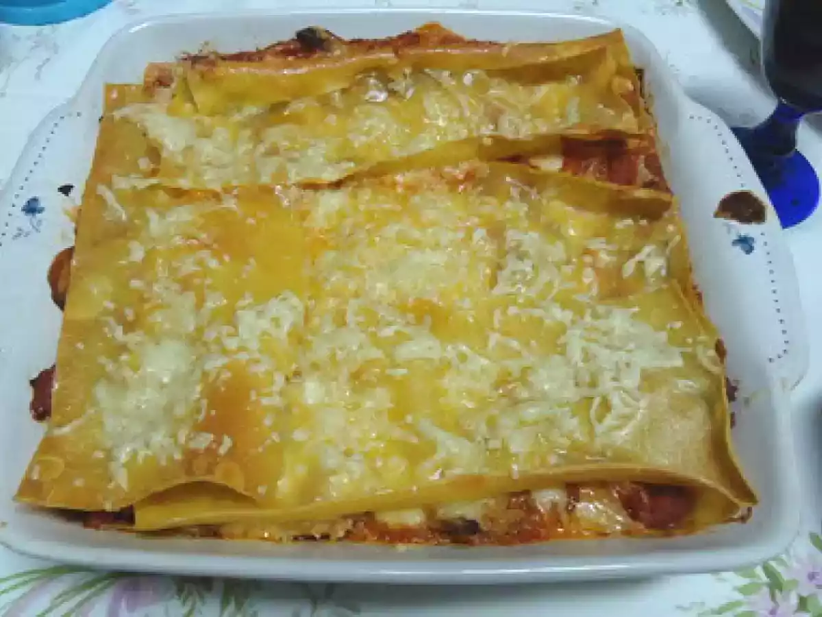 Lasanha de salsichas frescas