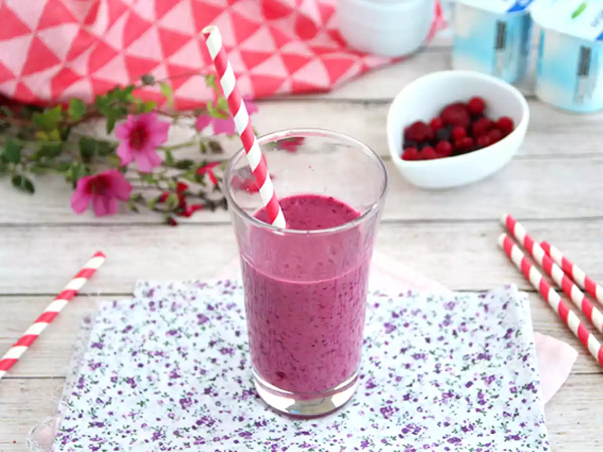 Lassi de frutos vermelhos (batido de frutos vermelhos)