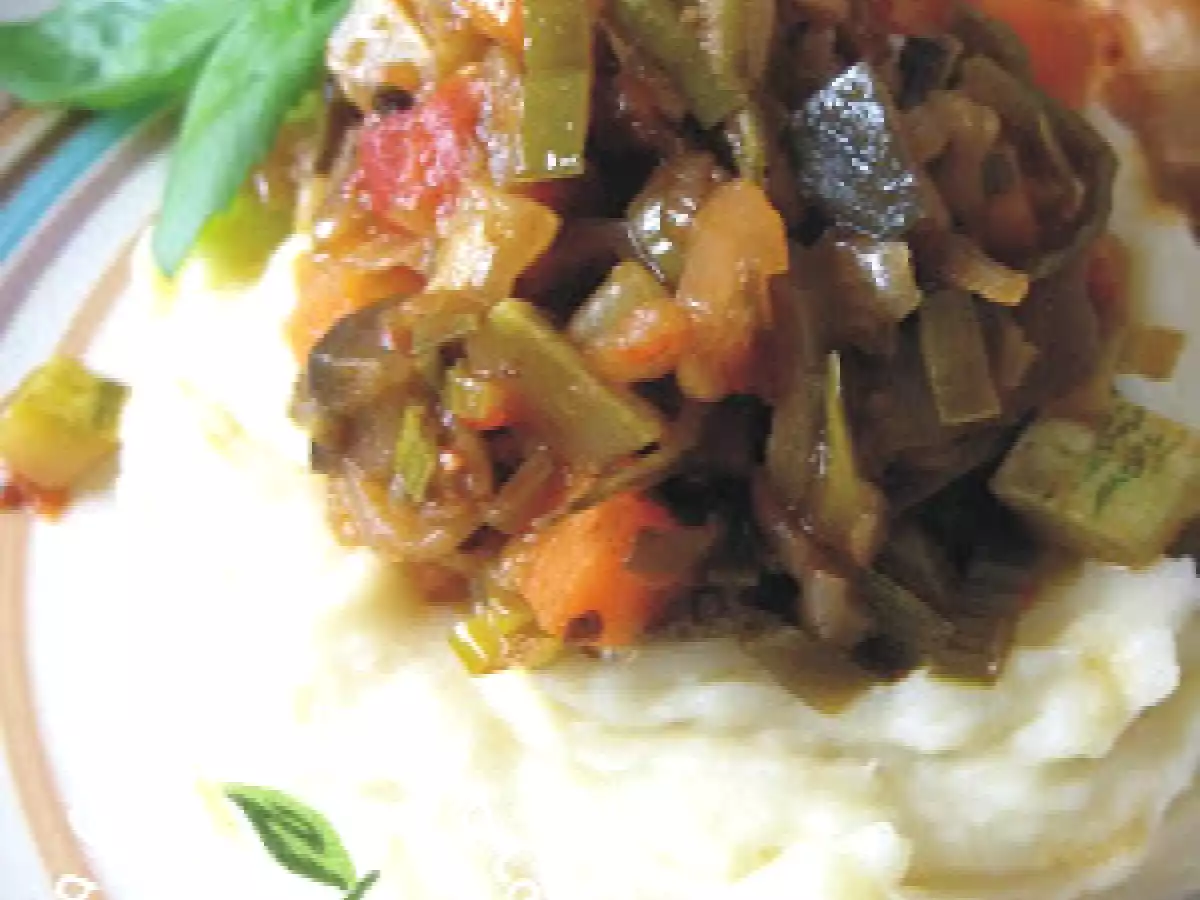 Legumes em cama de purê de Batata Doce
