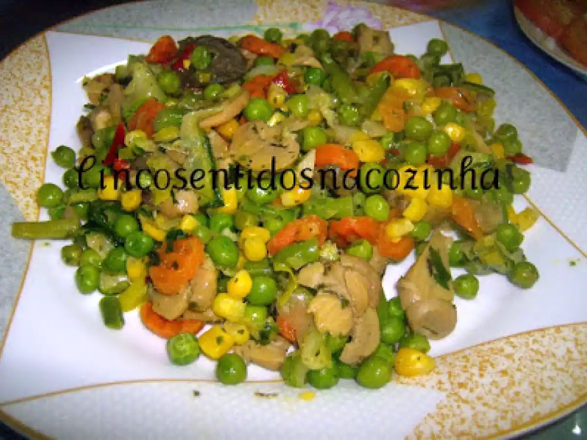 Legumes salteados com alho e ervas