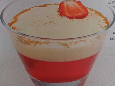 Leite-Creme com gelatina de morango