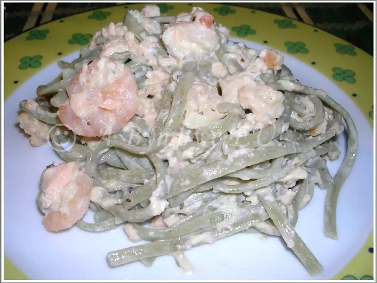 Linguine al Pesto com Salmão, Atum, Camarão e Molho de Natas