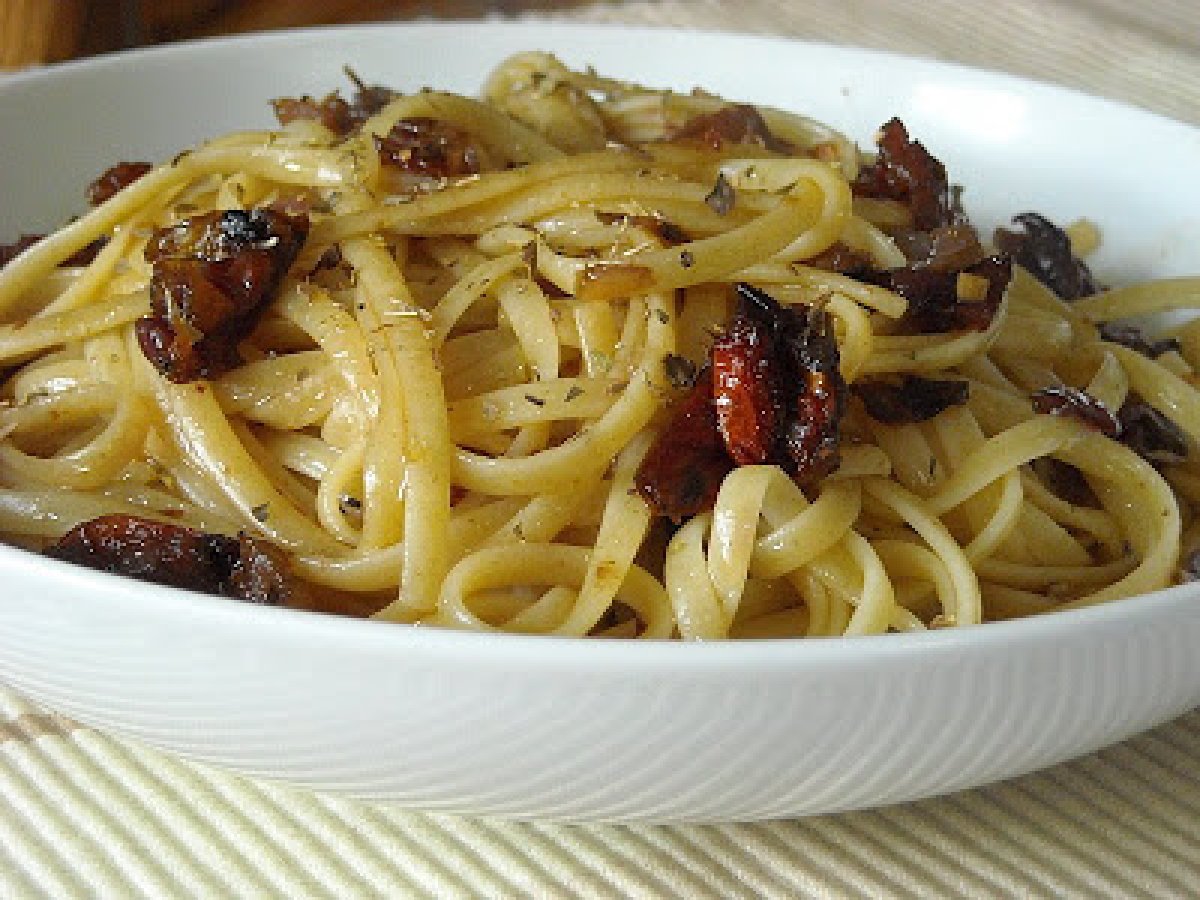 Linguine com tomates secos e vinagre balsâmico