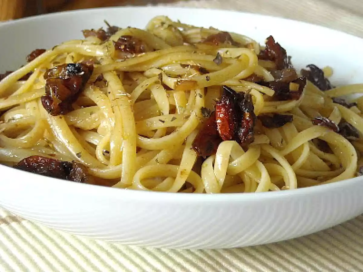 Linguine com tomates secos e vinagre balsâmico