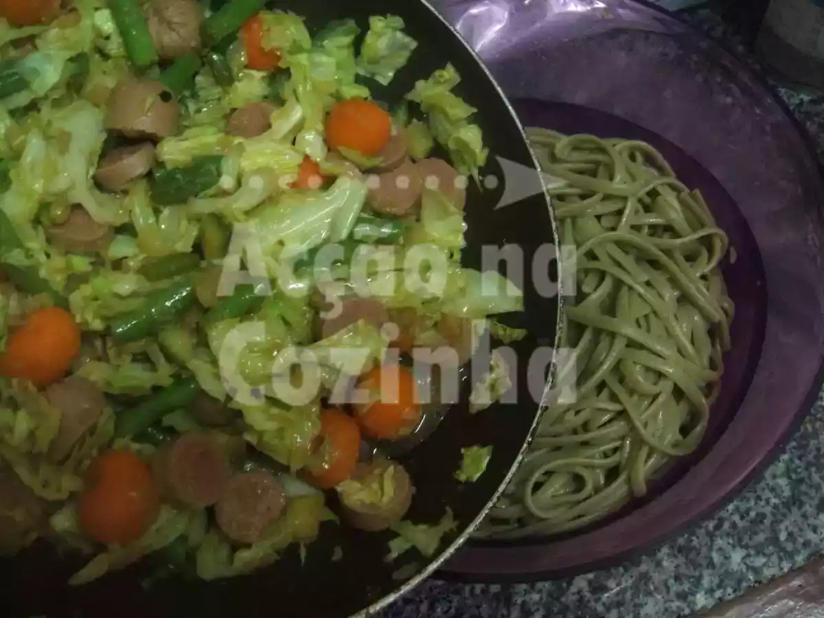 Linguini al pesto com couve e salsichas - foto 3