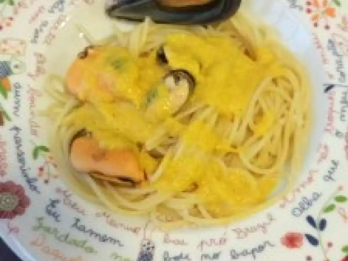 Linguini com Mexilhão e Açafrão