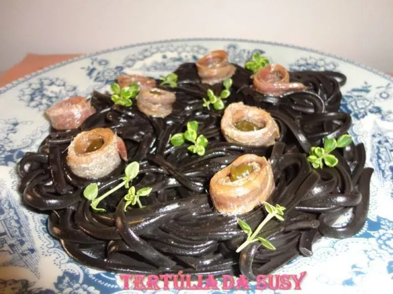 Linguini com rolinhos anchovados de biqueirão com alcaparras, foto 1