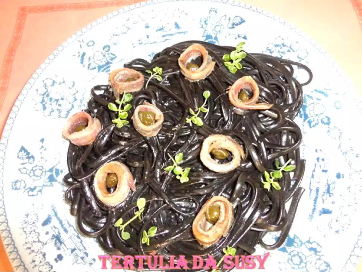 Linguini com rolinhos anchovados de biqueirão com alcaparras - foto 3