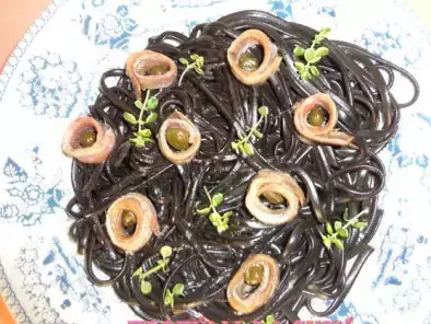 Linguini com rolinhos anchovados de biqueirão com alcaparras, foto 2