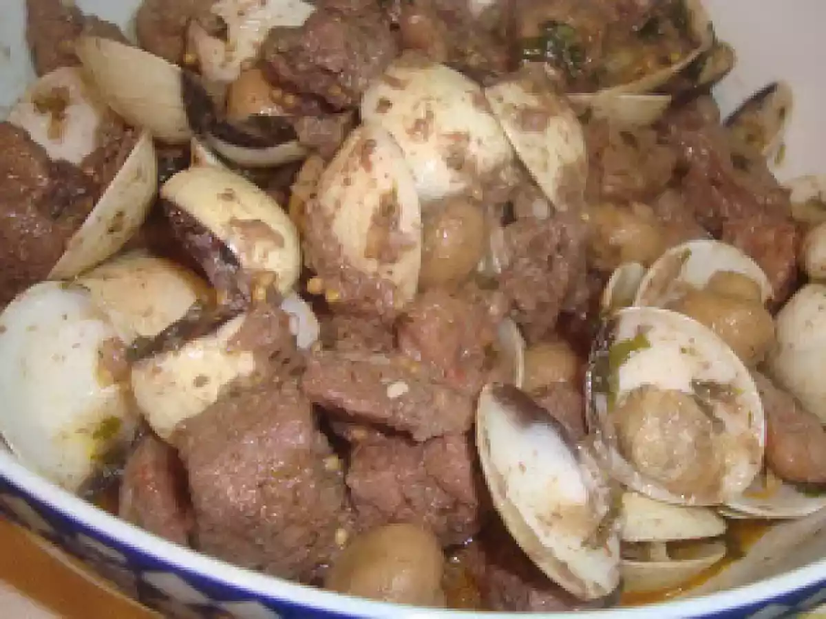 Lombinho de porco com ameijoas, camarão e cogumelos