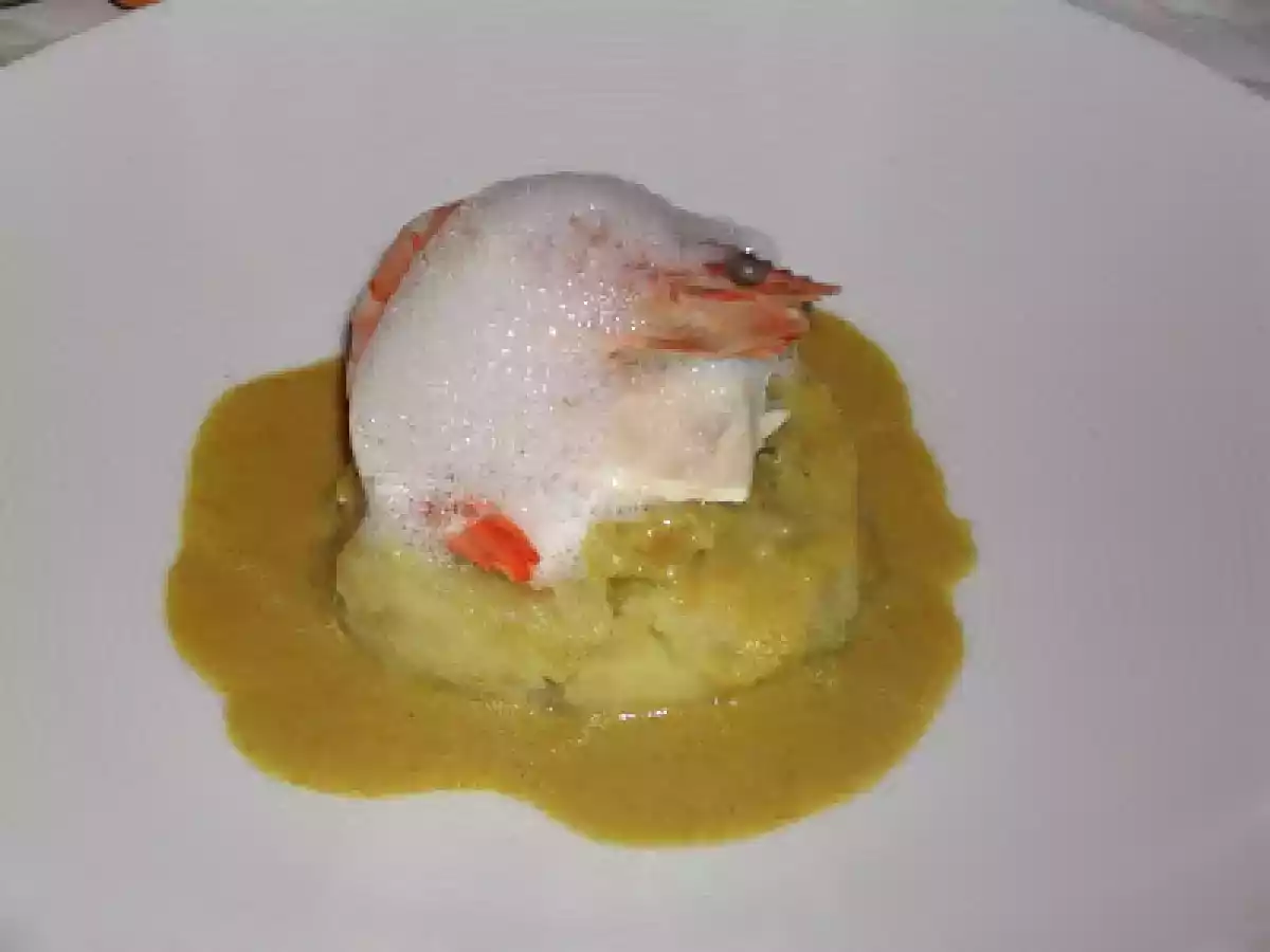 Lombinhos de pescada com molho de caril e espuma de coco. - foto 2