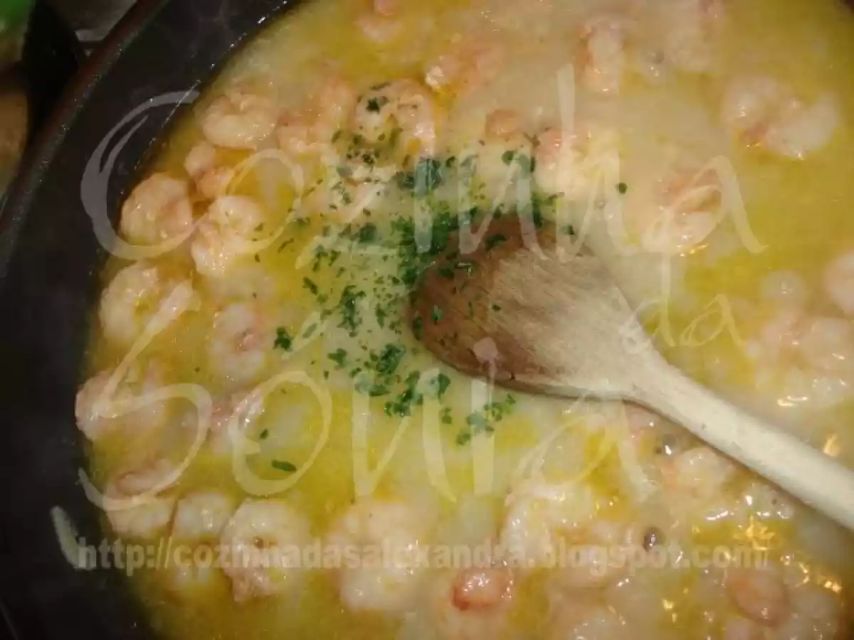 LOMBINHOS DE SALMÃO COM MOLHO DE CAMARÃO, AROMATIZADO DE COENTROS - foto 4