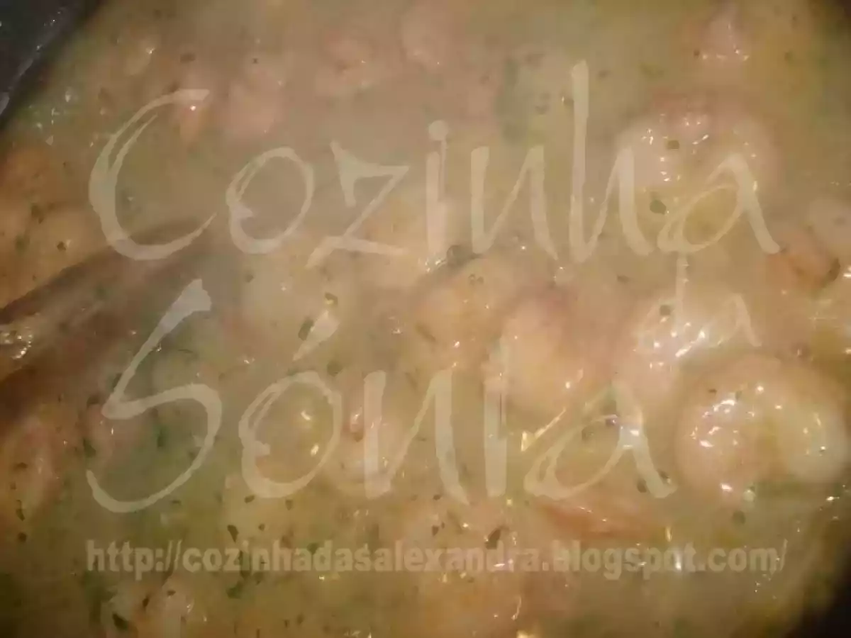 LOMBINHOS DE SALMÃO COM MOLHO DE CAMARÃO, AROMATIZADO DE COENTROS - foto 5