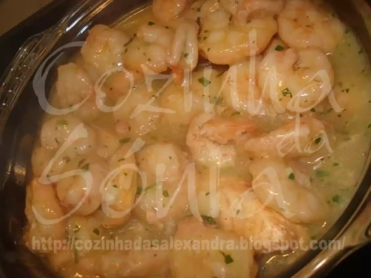 LOMBINHOS DE SALMÃO COM MOLHO DE CAMARÃO, AROMATIZADO DE COENTROS - foto 6