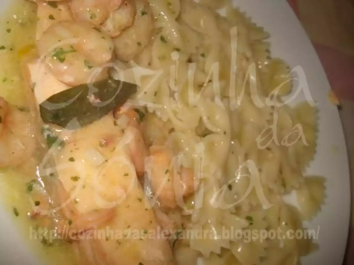 LOMBINHOS DE SALMÃO COM MOLHO DE CAMARÃO, AROMATIZADO DE COENTROS - foto 7