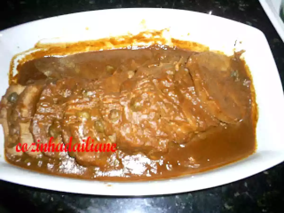 Lombo bovino no vinho tinto e alcaparras